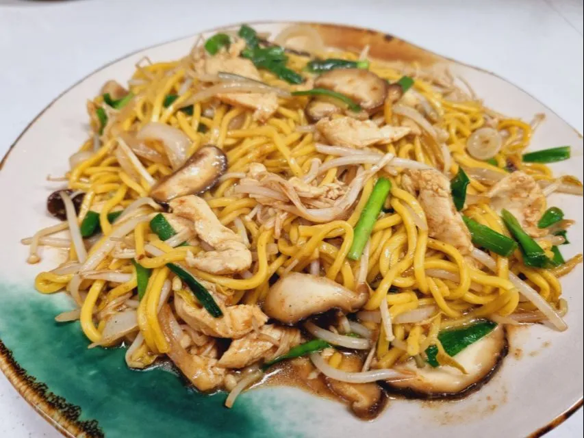 stir-fried noodle in satay sauce|steven z.y.さん