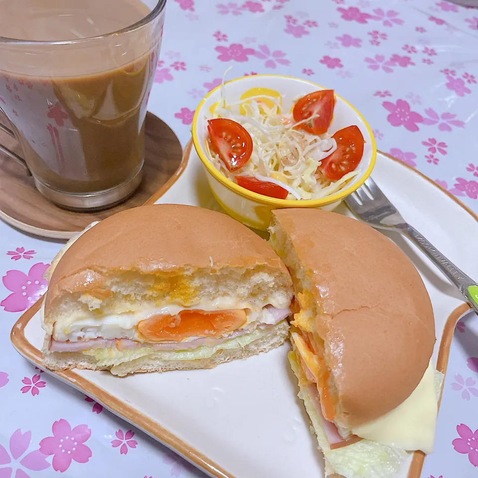 ハムエッグチーズバーガー🍔|亜沙妃さん