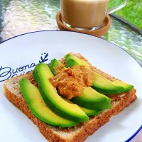 Avocado Toast with Peanut Butter Jam|Kelly Low Yen Yingさん