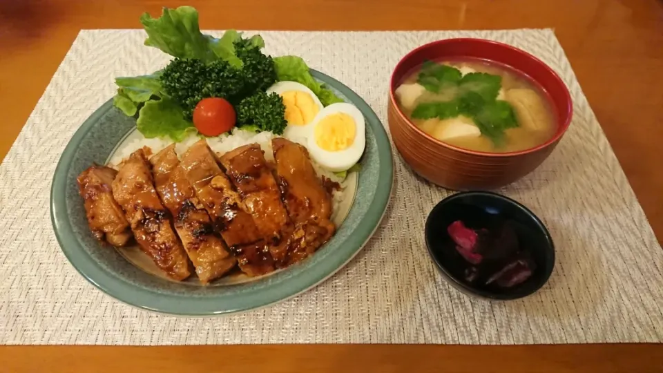 ☆チキン照り焼き丼
☆味噌汁
☆しば漬け|chikakoさん