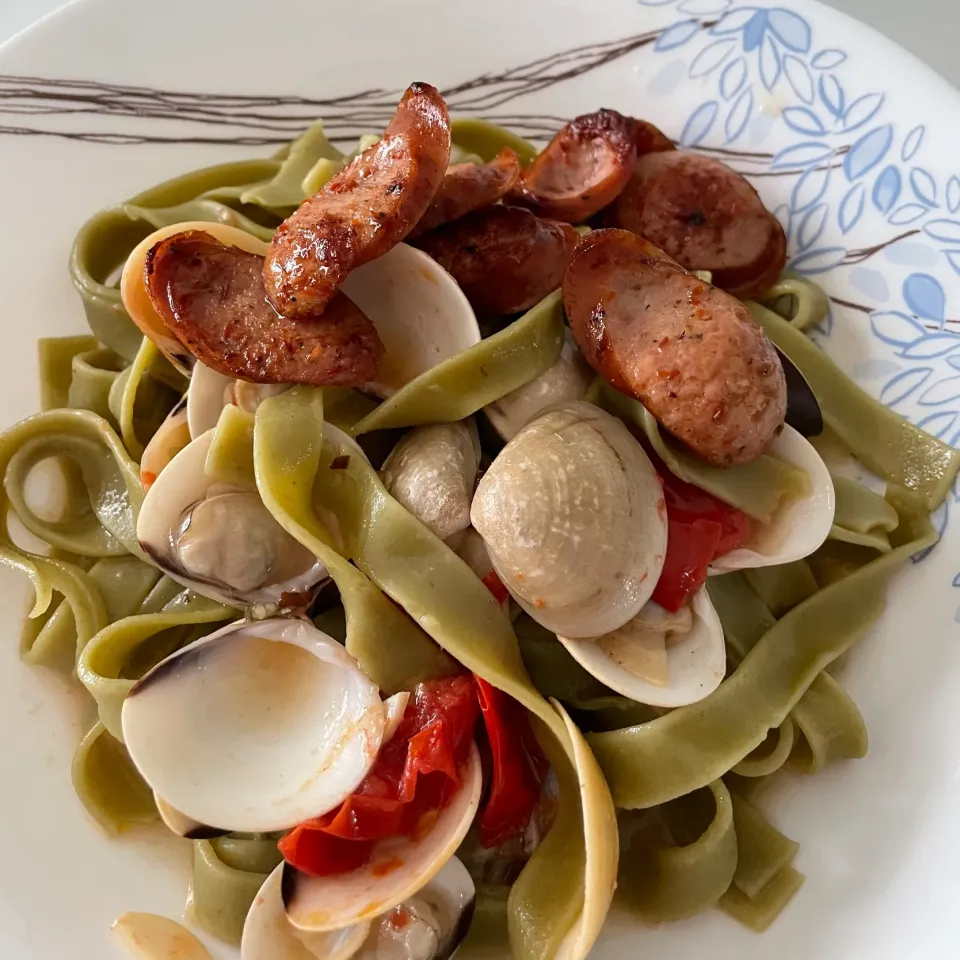 Smoky sausage and clam pasta|Ong Sor Fernさん