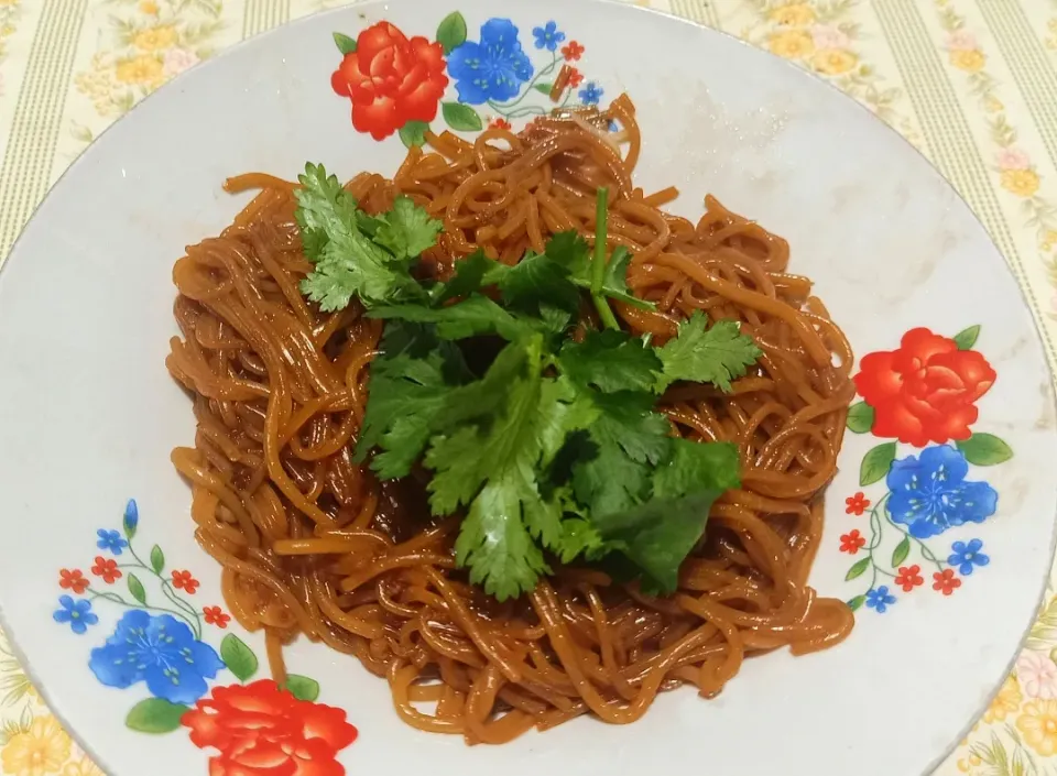 Fried Rice Noodles with Soy Sauce|🌿Veerapan Mu🌿さん