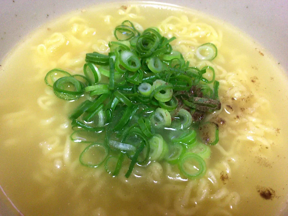 Snapdishの料理写真:函館塩ラーメン|ばーさんさん