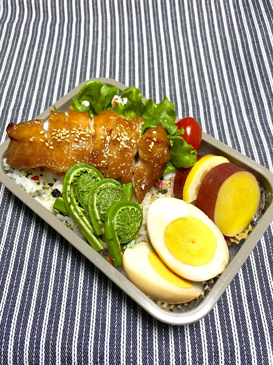 Snapdishの料理写真:息子のお弁当(強制～こごみのおひたし😁)|かあたんさん