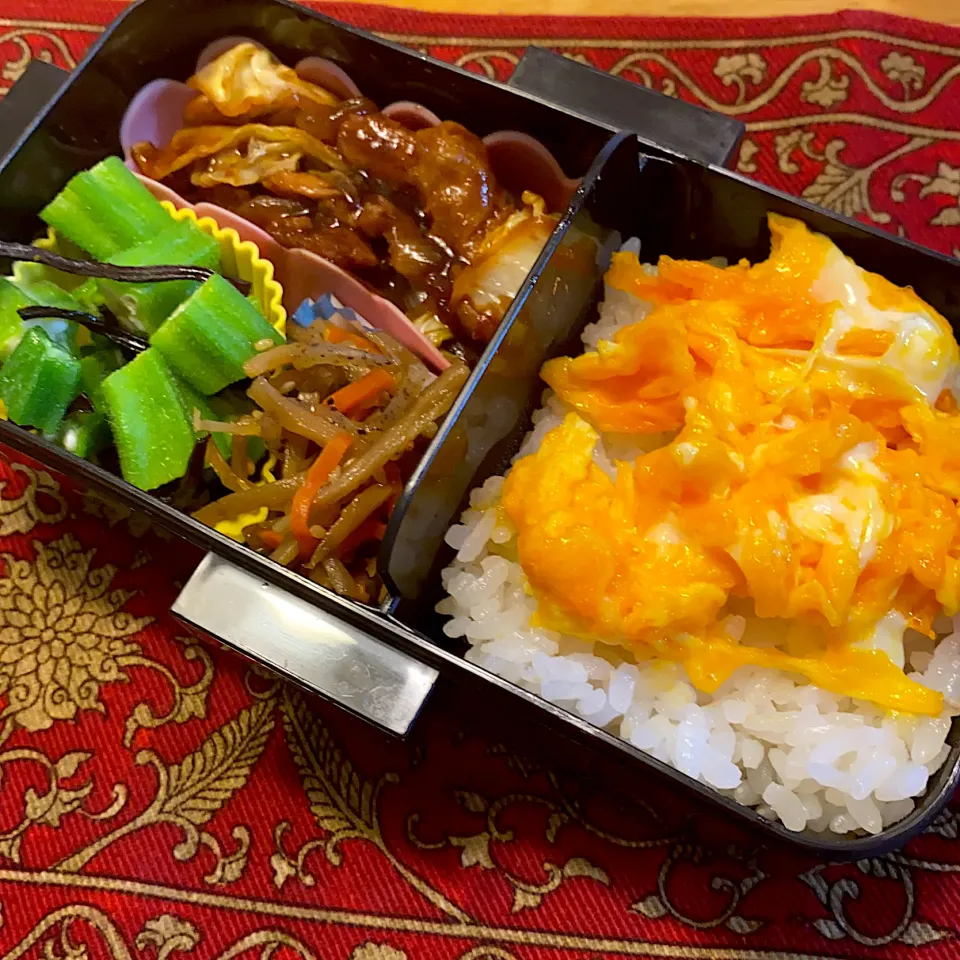 回鍋肉と、オクラの昆布和えと、きんぴらごぼうと、玉子のせご飯弁当|もえさん