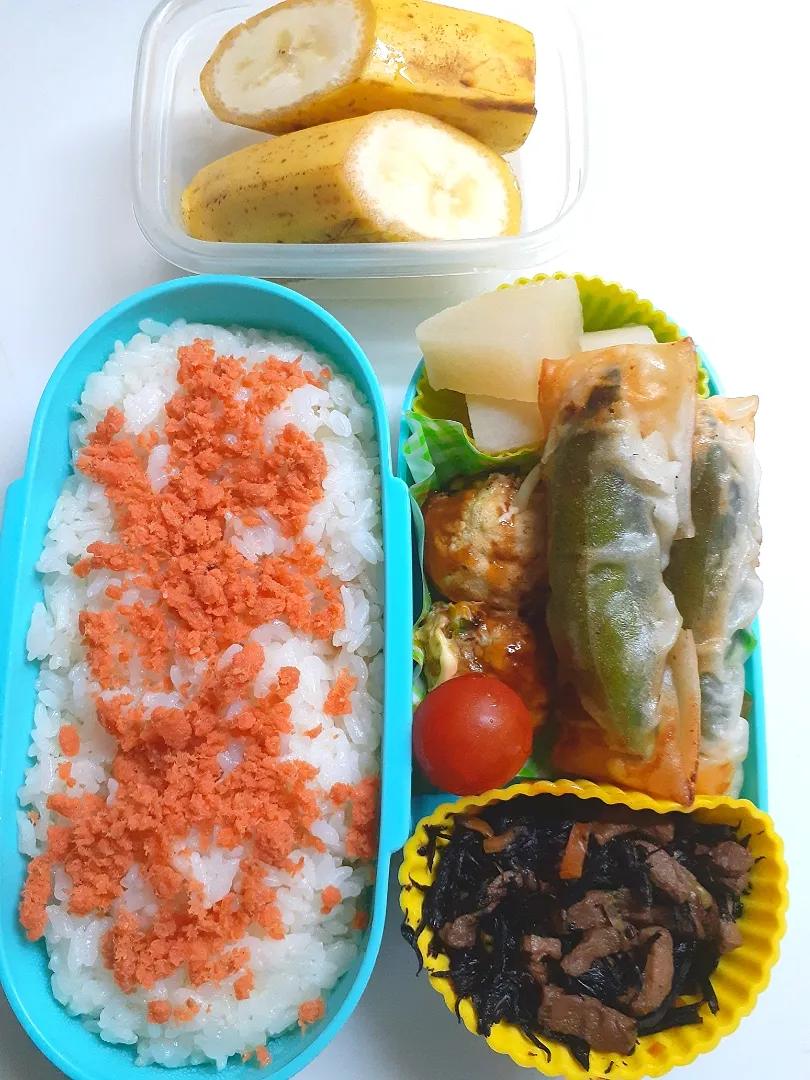 ☆中学生弁当☆鮭ごはん、ひじき煮物、ささみシソ春巻、和風パスタ、たこ焼き、ミニトマト、大根煮物、バナナ|ｼｮｺﾗさん