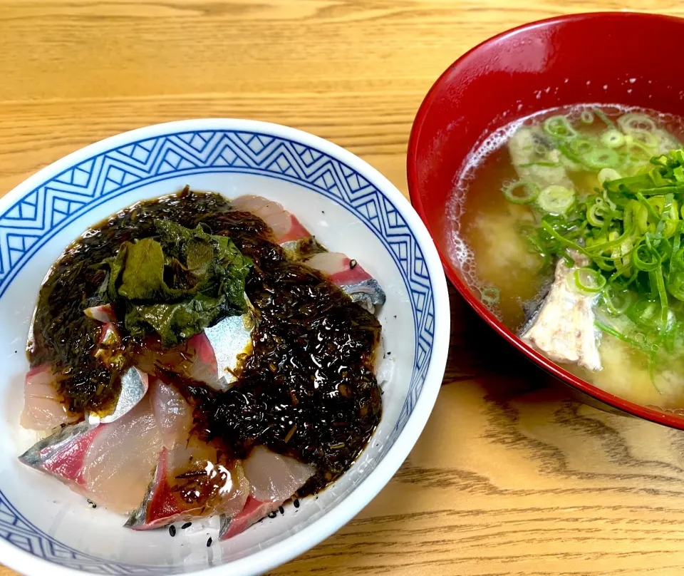 ゴンサバのアカモクネバトロ丼　サバのあら汁|さくたろうさん