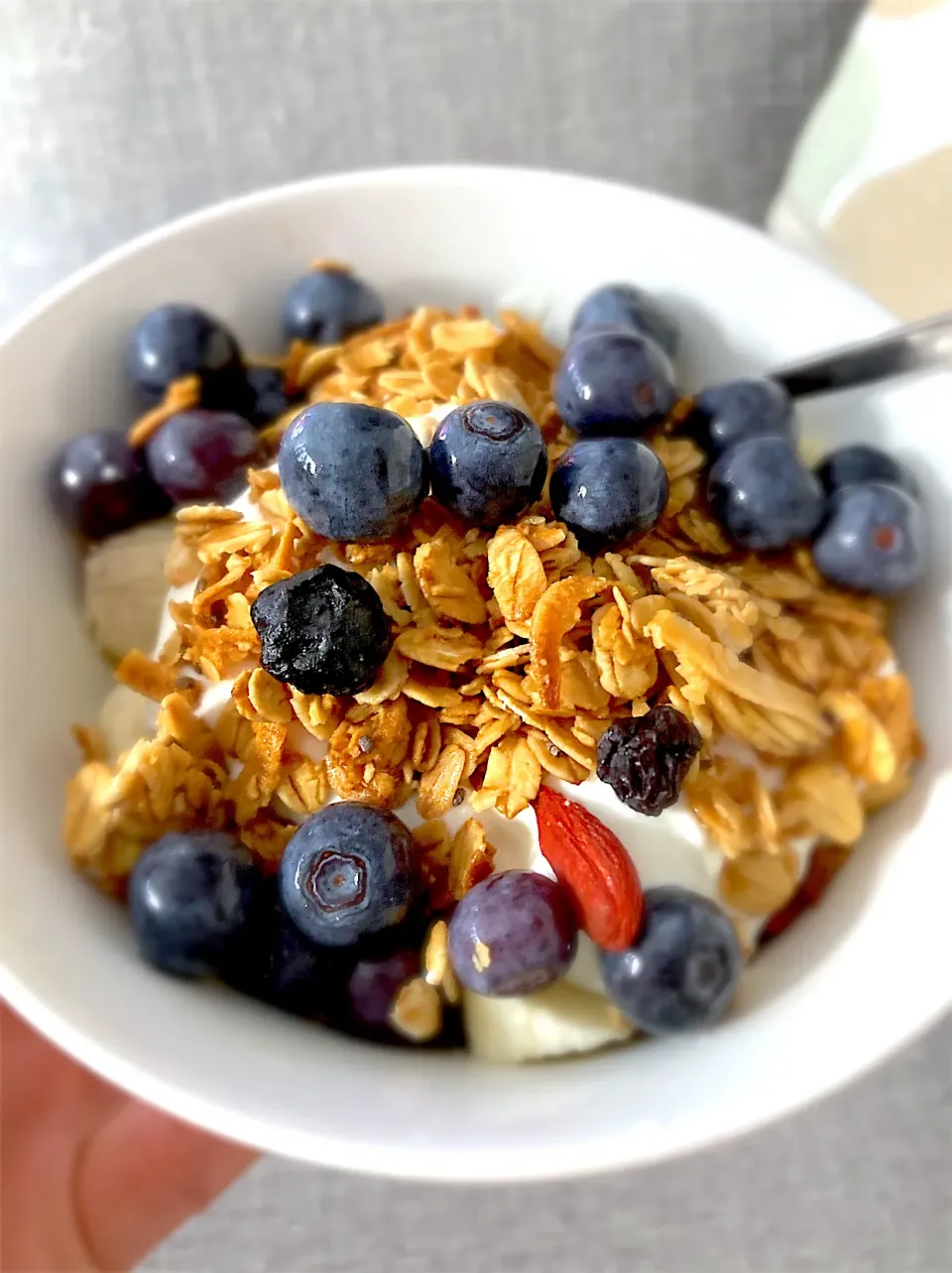 Banana, blueberries, yoghurt and granola|karen limさん