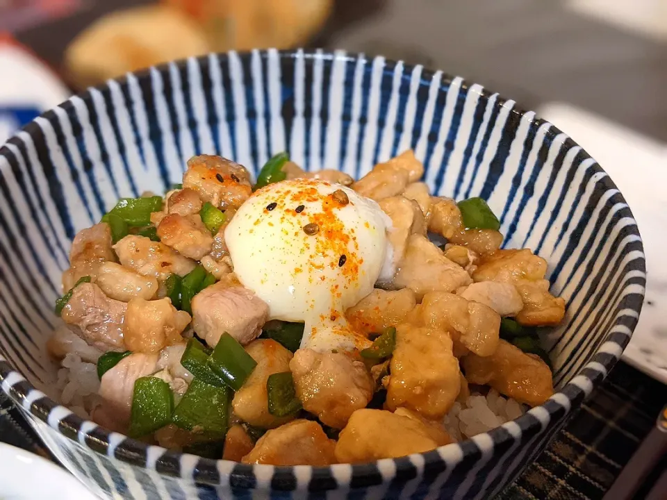 コロコロ豚肉の甘辛丼☆*°|奈津美さん