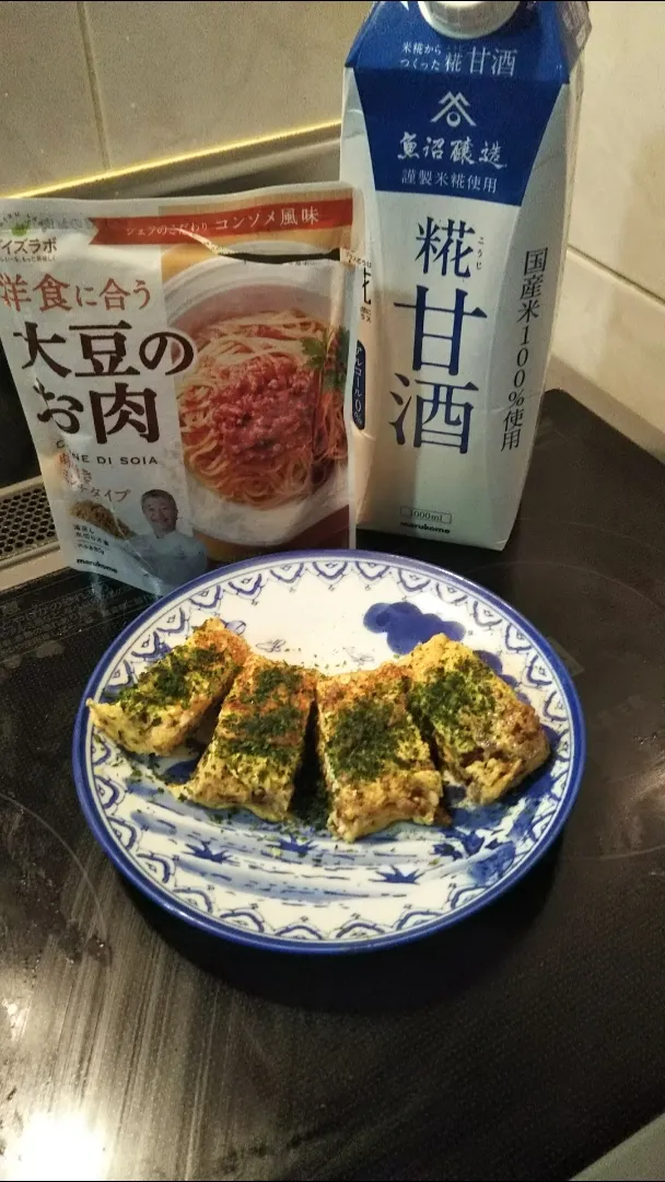 大豆のお肉ミンチタイプと、ピスタチオの卵焼き。しあげにたっぷりのあおさを、かけました！|ミントさん