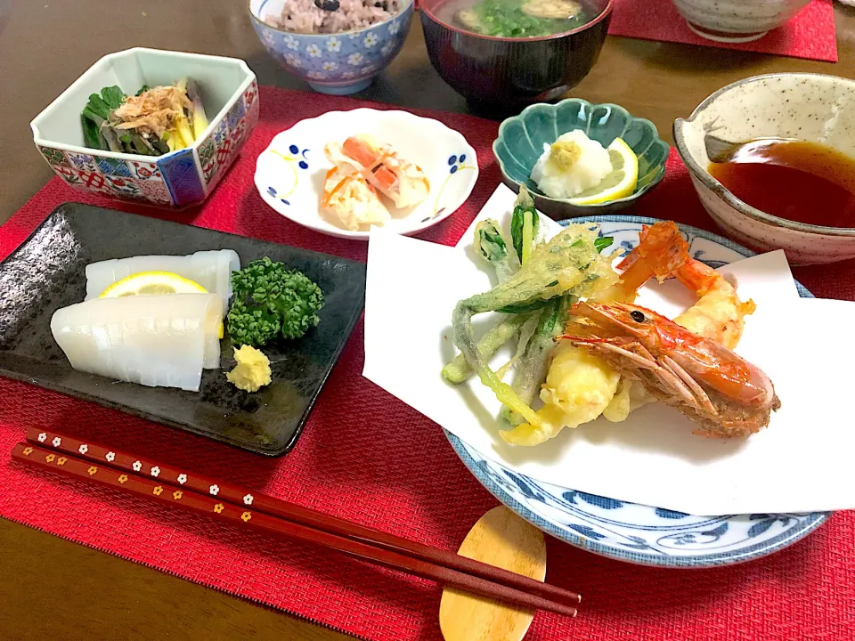 🐯娘と家ランチ🥢イカ刺し🦑行者にんにく大量消費で天ぷらとおひたし🌱|🐯あんこたま🐯さん