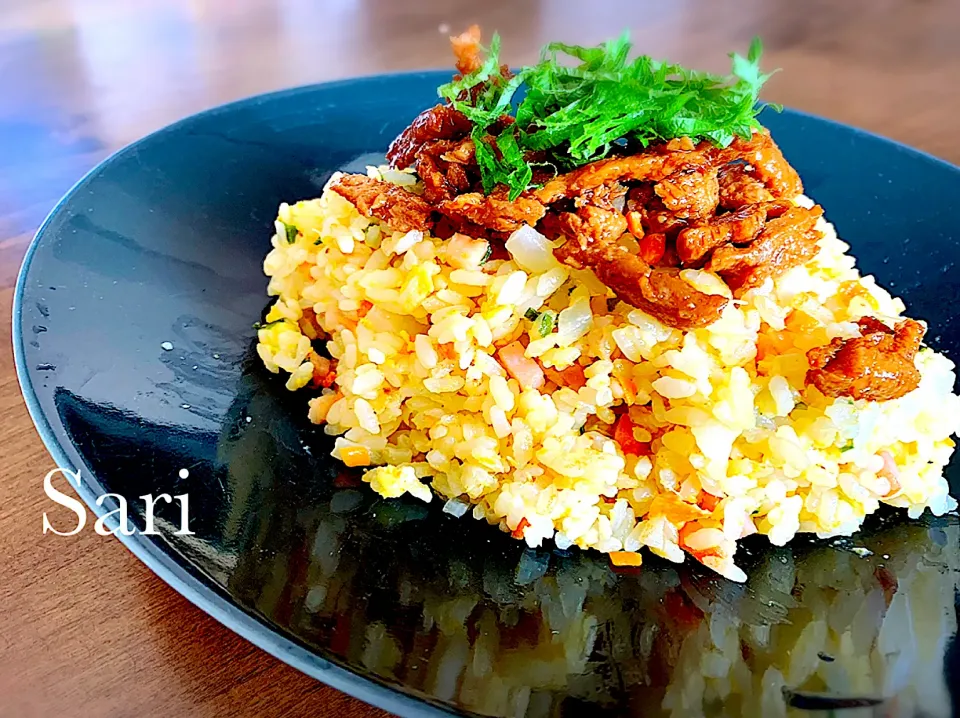 大豆のお肉で『フィレ肉の煮豚風乗せチャーハン』|Saori Nishideさん