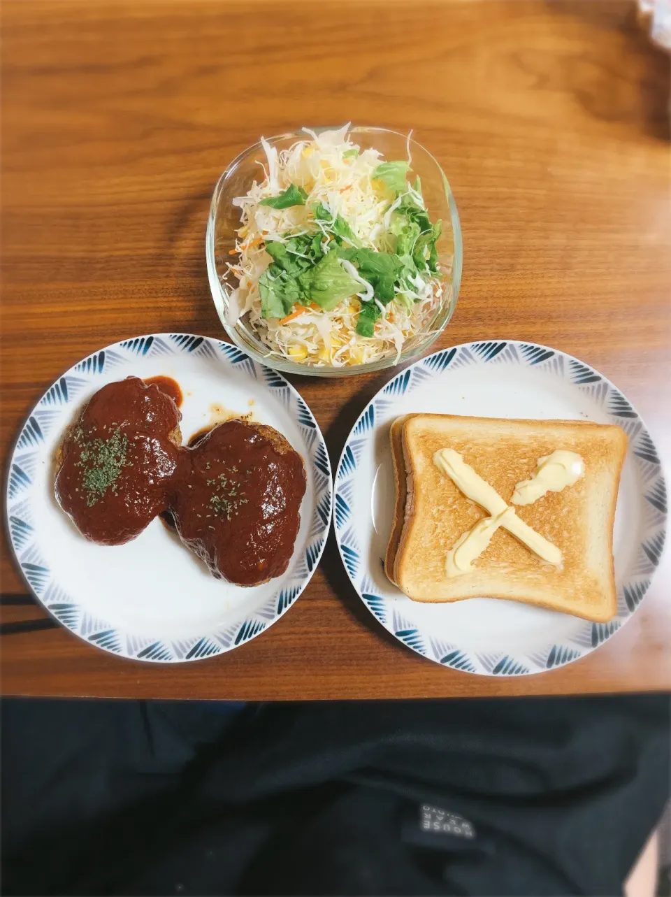 Snapdishの料理写真:今日はハンバーグです|ピロ式さん