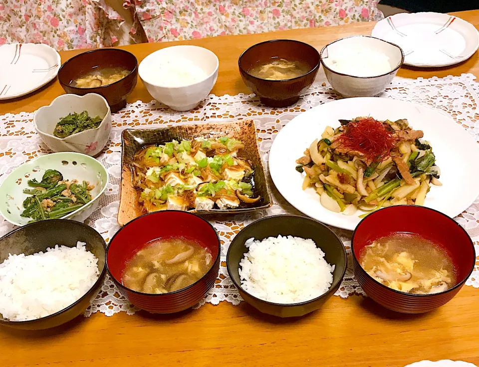 Snapdishの料理写真:今夜の夕飯♡大豆のお肉と新じゃがいもの中華炒め♡つと豆腐のあんがけ♡こごみとホッケの和えもの♡こごみの胡麻和え♡椎茸とたまごの中華スープ♡令和3年4月30日金曜日♡|♡Fille√chie♡さん