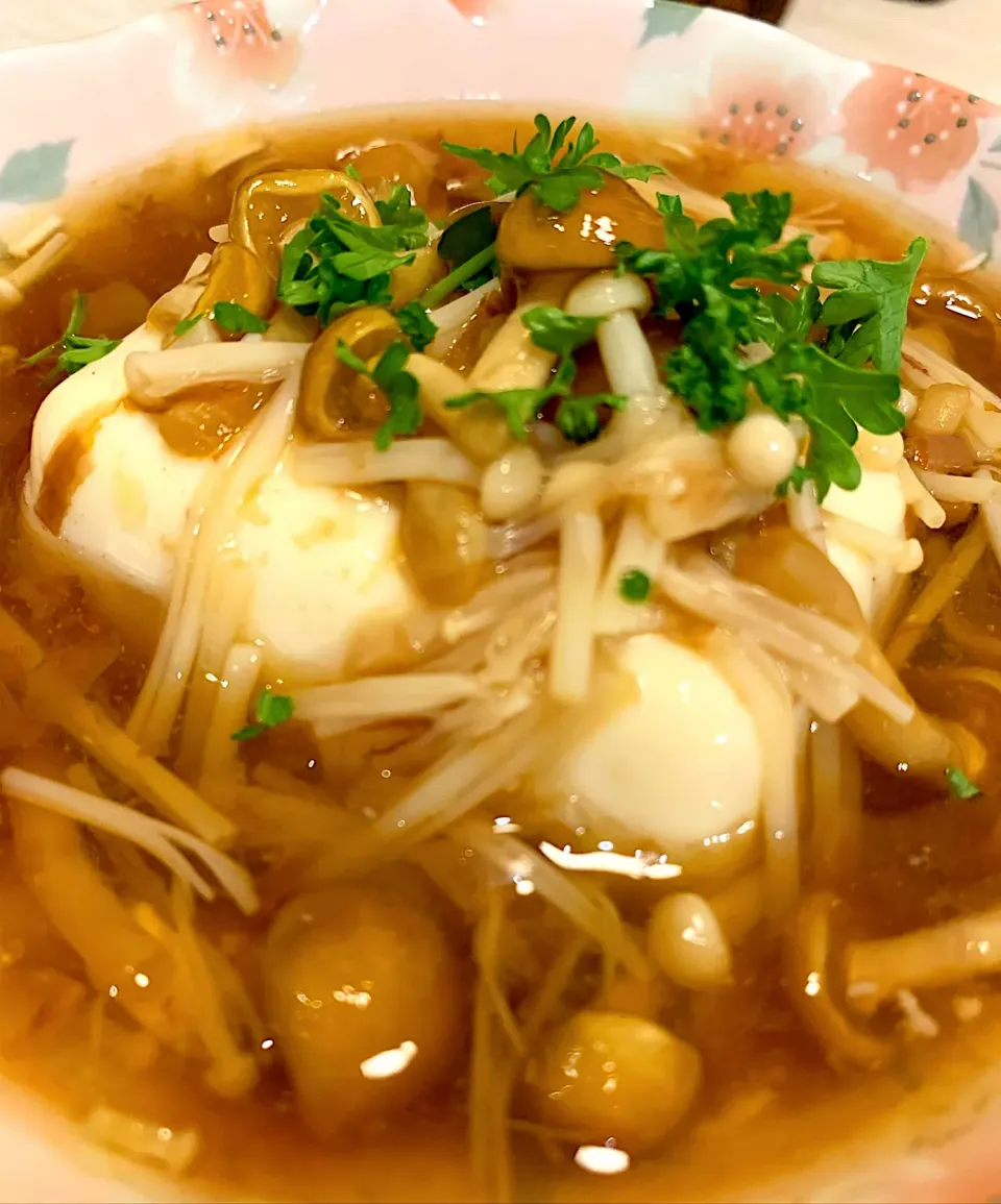 Snapdishの料理写真:豆腐のなめこあんかけ🍄|みっこちゃんさん