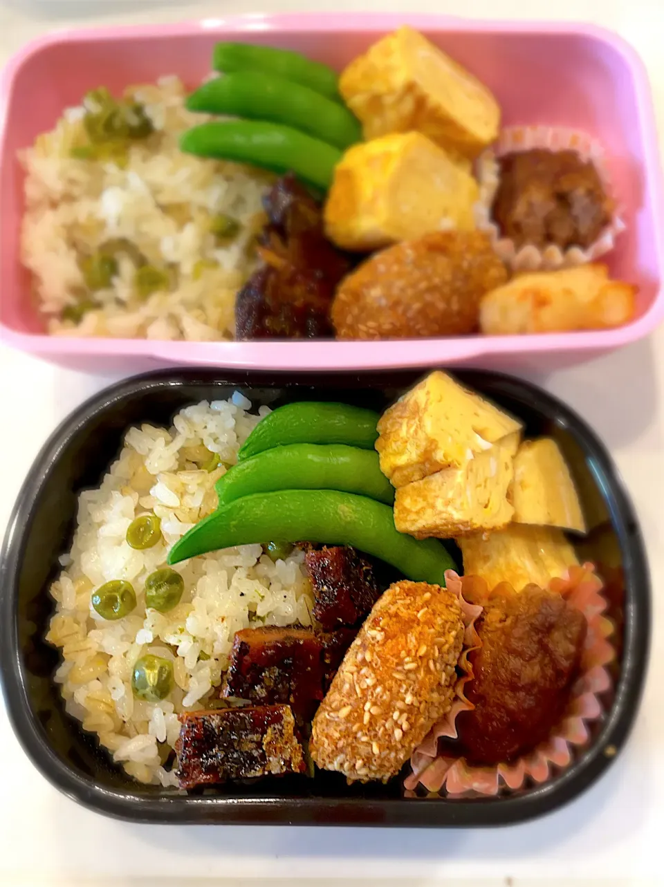 Snapdishの料理写真:実家から届いたえんどうで豆ご飯✨|Michiko Okamotoさん