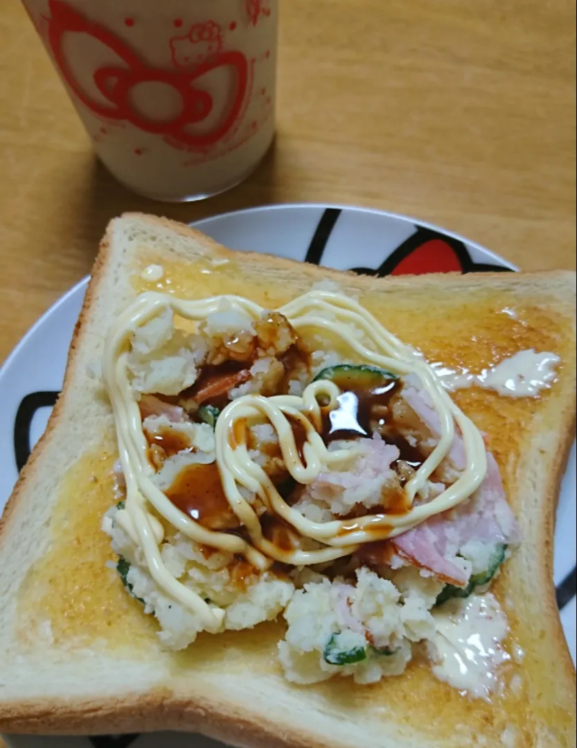 Snapdishの料理写真:ポテサラトースト🍞|しまだ ちえこさん