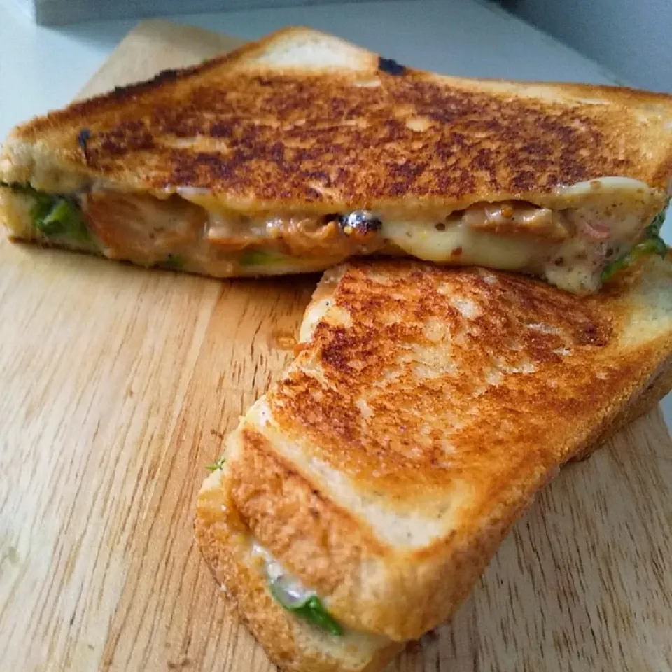 HOTEI焼き鳥缶でテリヤキチキン風ホットサンド|setuさん