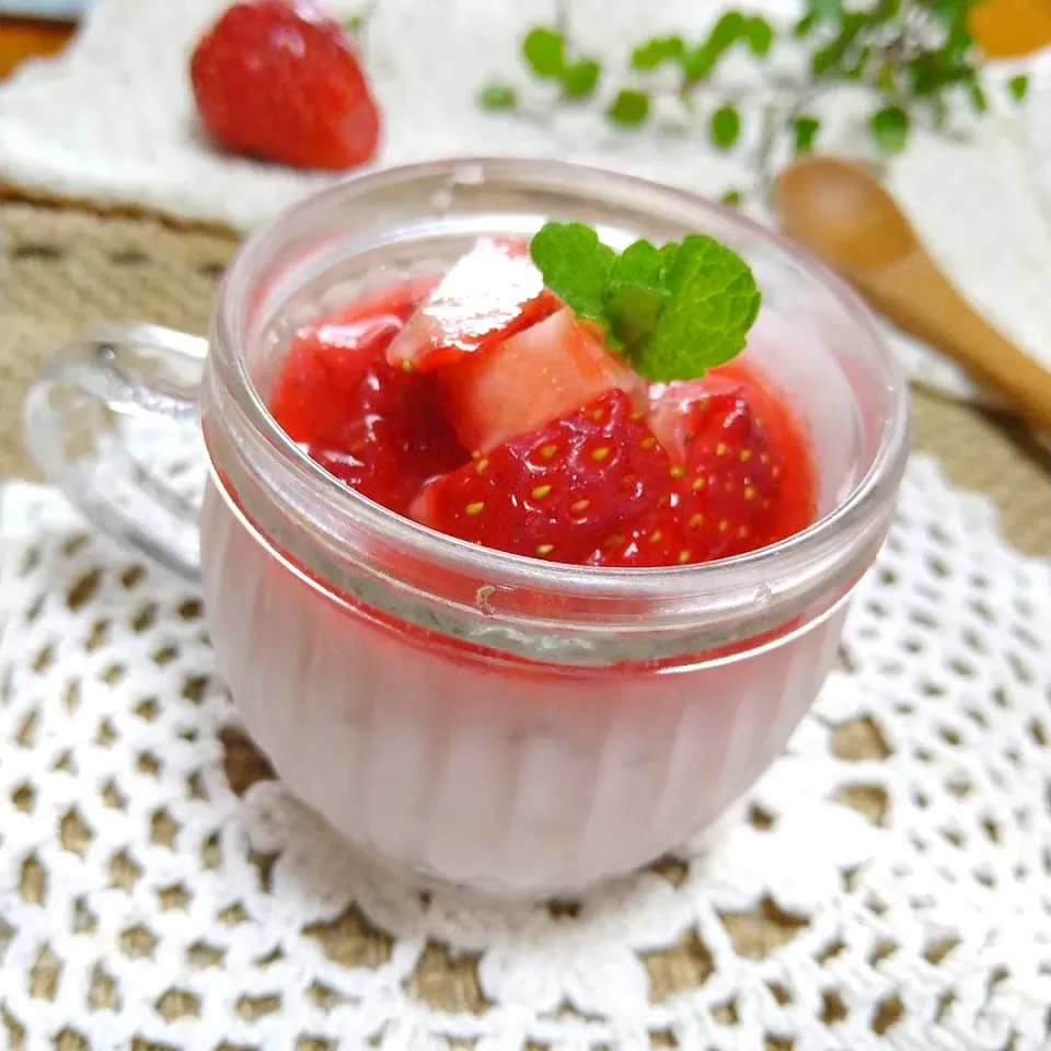 サミカさんの料理 ばろんさんの料理 いちごのヨーグルトムース🍓生クリームも入れてふわふわ|とまと🍅さん