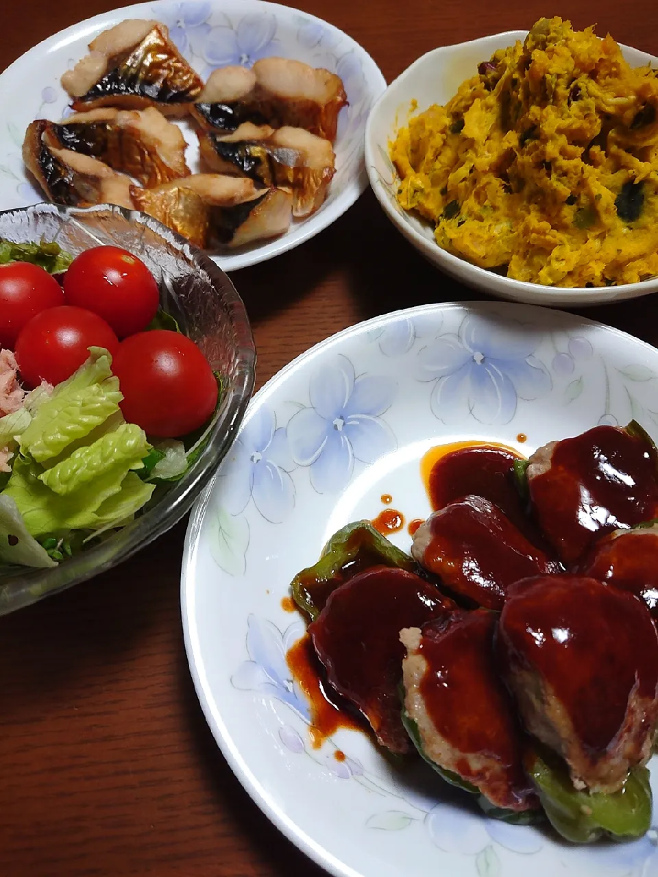 ピーマン肉詰め
かぼちゃサラダ
サワラ燻製
サラダ|ぱやさん