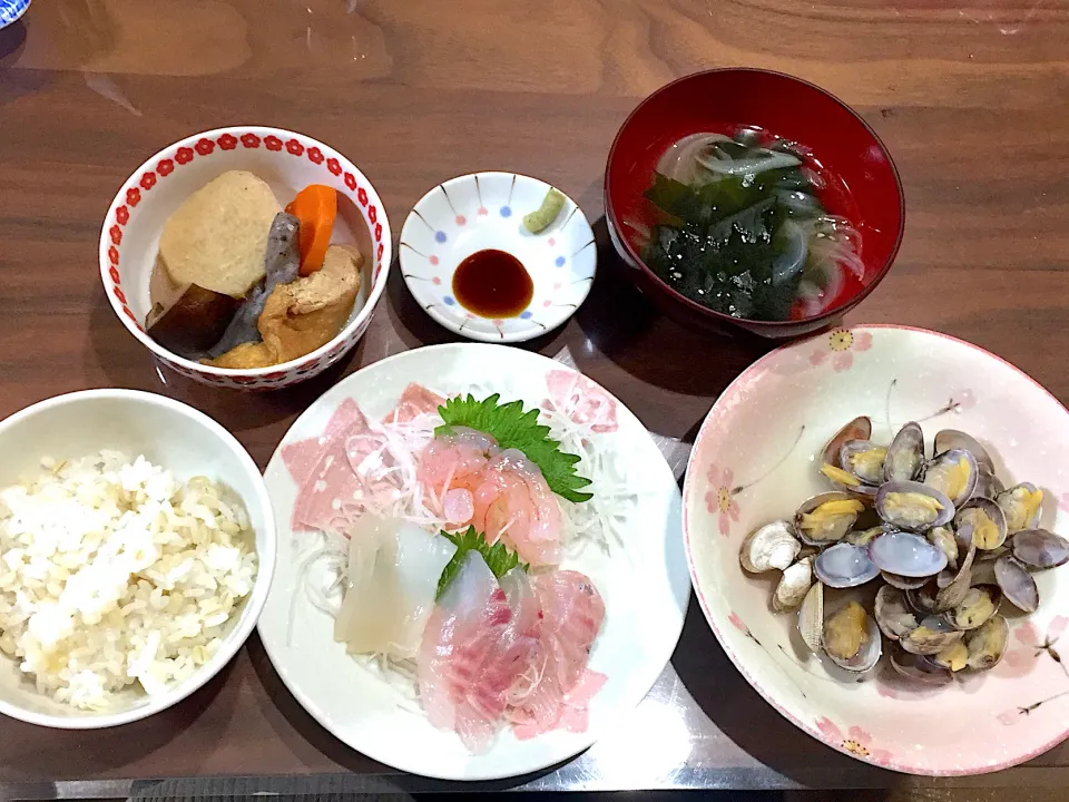 お刺身 あさりの酒蒸し わかめスープ 煮物|おさむん17さん