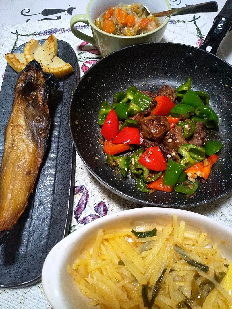 今日の晩御飯
※じゃがいも炒め
※鶏レバーとピーマン炒め
※野菜スープ
※ほっけの干物
※たけのこソテー添え
※焼酎ハイボール|れあMIXさん