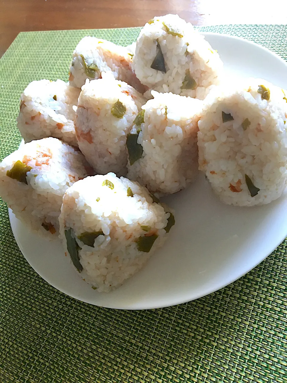 梅干しと昆布のおむすび🍙|クロワッサンさん