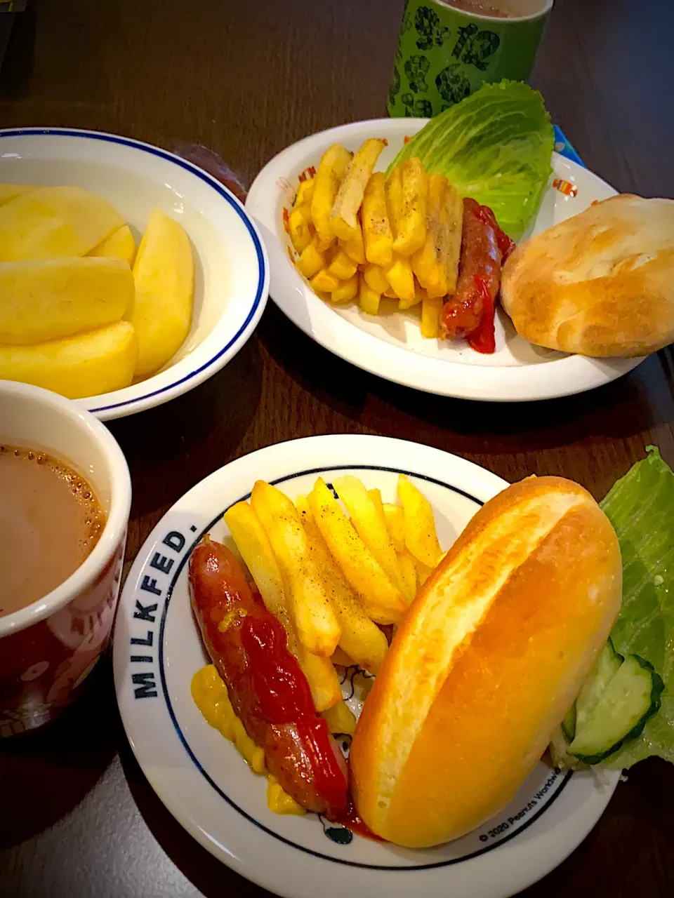 フレンチフライ　粗挽きソーセージソテー　フォカッチャ　フランスパン🥖　ココアオレ☕️|ch＊K*∀o(^^*)♪さん