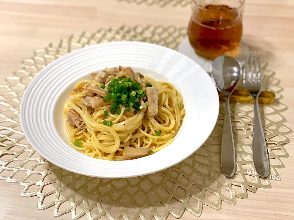 エリンギとむね肉のレモンクリームパスタ|ひろさんとゆりさんさん