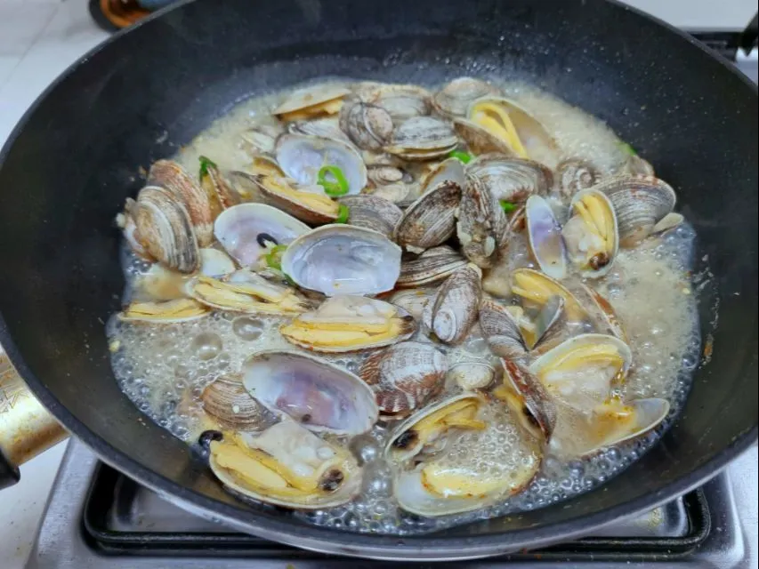 Snapdishの料理写真:saute clams|steven z.y.さん