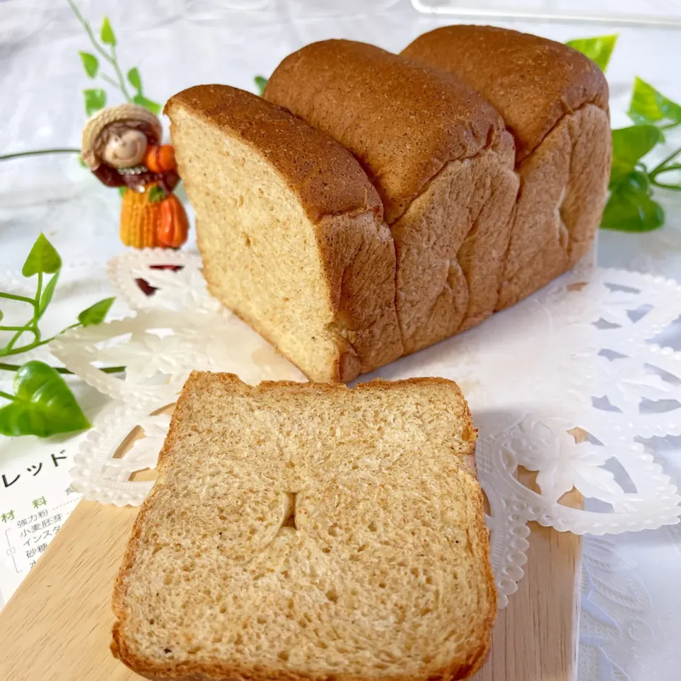 Snapdishの料理写真:食パン、胚芽ブレッド🍞|TAYOKOさん