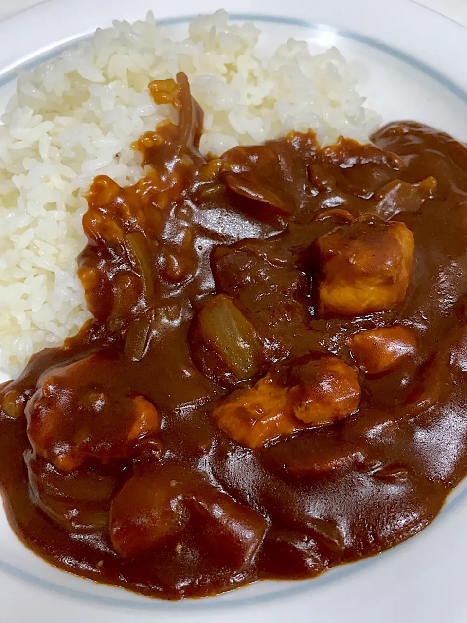 Snapdishの料理写真:鶏肉とトマトとチョコレートのハヤシライス❤️|Yoshihiro Andoさん