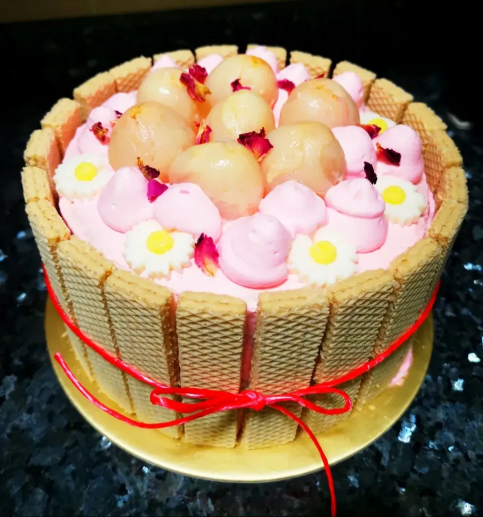 Snapdishの料理写真:サンドラ リー's dish Lychee rose chiffon cake|サンドラ リーさん