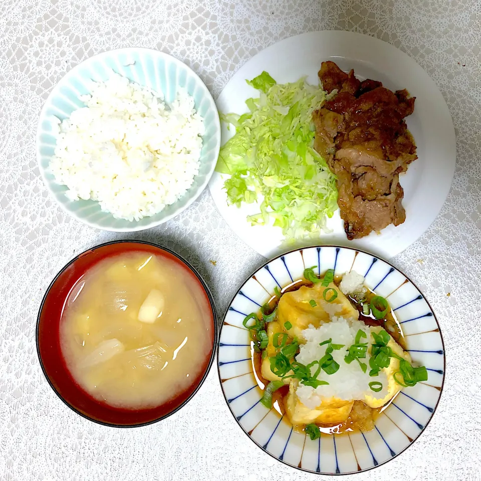 揚げ出し豆腐、豚肉の生姜焼き、じゃがいもと玉ねぎの味噌汁|FKTMPさん