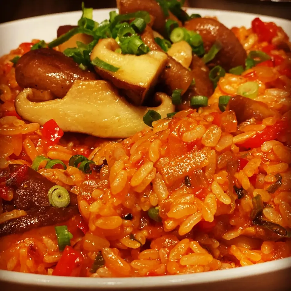 Spicy Risotto with Sweet Peppers, Shitake Mushrooms, Tomatoes 🍅, Garlic & Onions 
#risotto #homecooking #italian #chefemanuel 
#spicy|Emanuel Hayashiさん