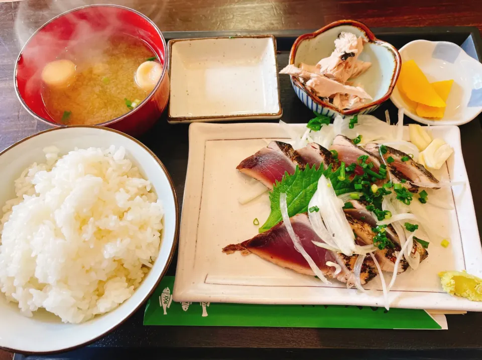 藁焼き　かつおのタタキ定食|コージ💫さん