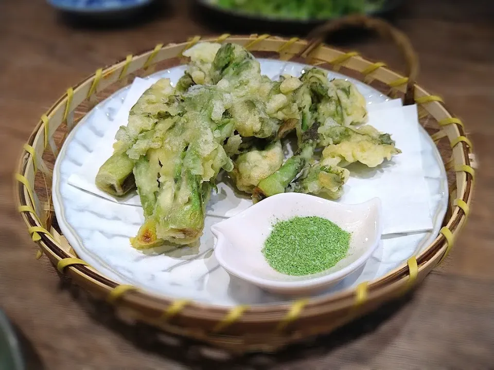 たらの芽の天ぷら|古尾谷りかこさん