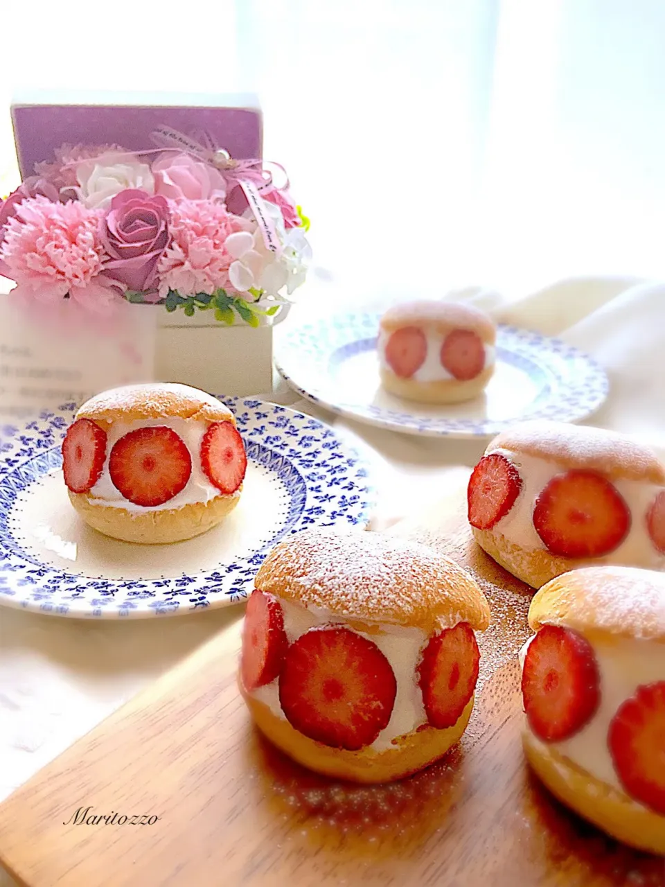 ヨッチャンさんの料理 【マリトッツォ】ヤマザキ薄皮ミニパンシリーズで作ろう❤️〜サミカさんからの🎁フラワーソープ🌹✨|Naoさん