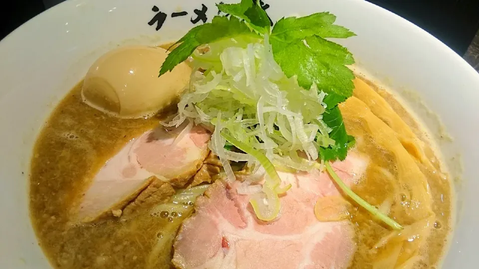 【2021年2月、滋賀県野洲市から移転】
ラーメン奏
鶏そば（880円）
＋半熟味付玉子（100円）
＠駒込4分
（赤羽から自転車で36分）
21093|大脇さん