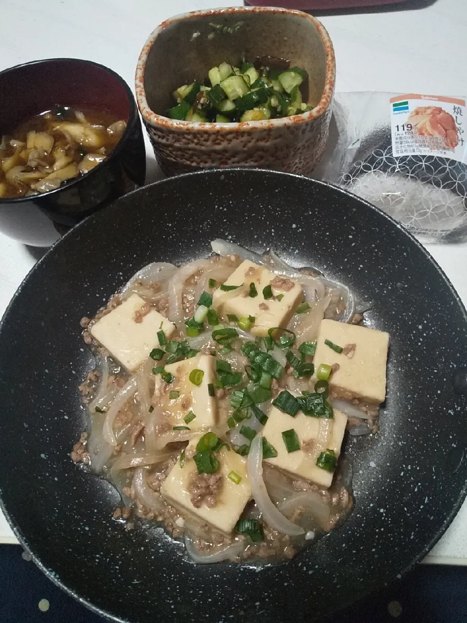 今日のデザート
※高野豆腐の中華煮
※舞茸とワカメのお味噌汁
※きゅうりとオクラの塩昆布和え
※コンビニおにぎり|れあMIXさん