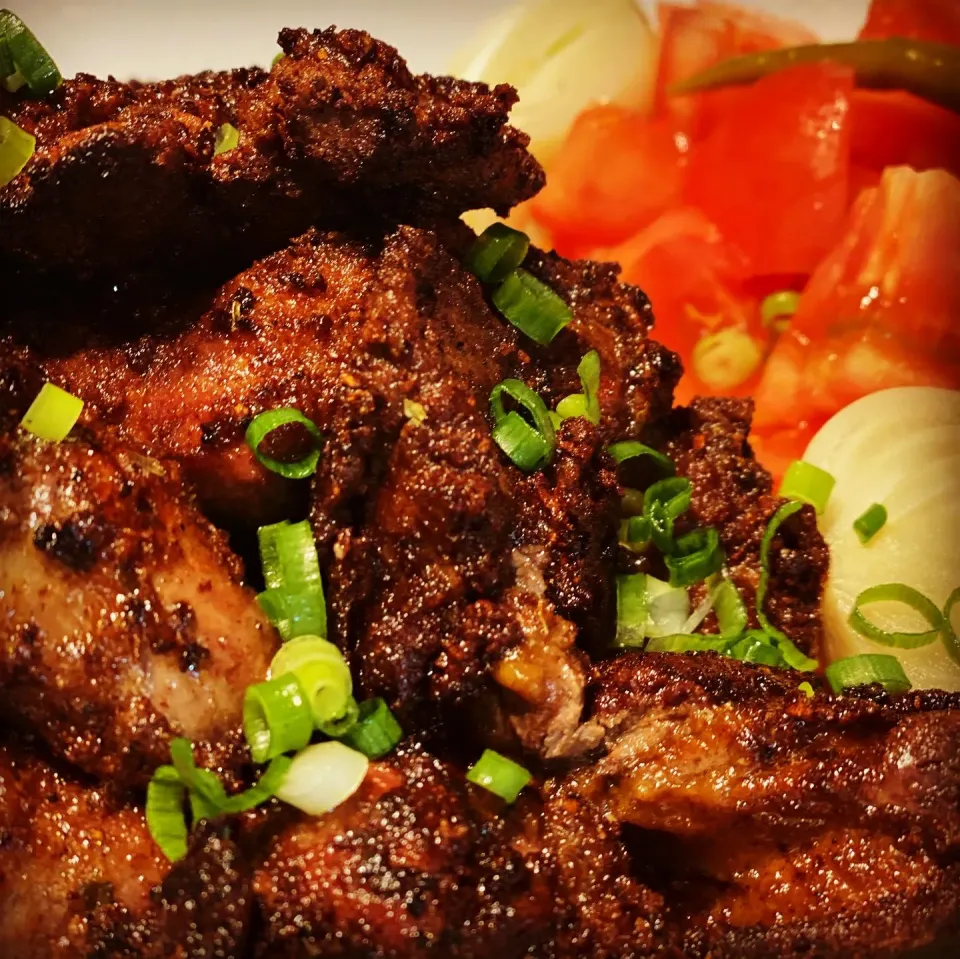 Not Everybody’s favorite
Needed iron today 
Cajun Spiced Fried Chicken livers & Hearts with pickled onion & tomato salad 
Simple easy and tasty #livers #chicken|Emanuel Hayashiさん