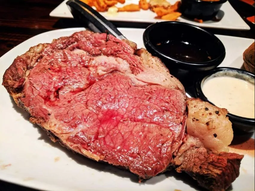 medium rare prime rib - Longhorn Steak House|steven z.y.さん