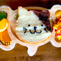 朝食　猫パンサンドイッチ