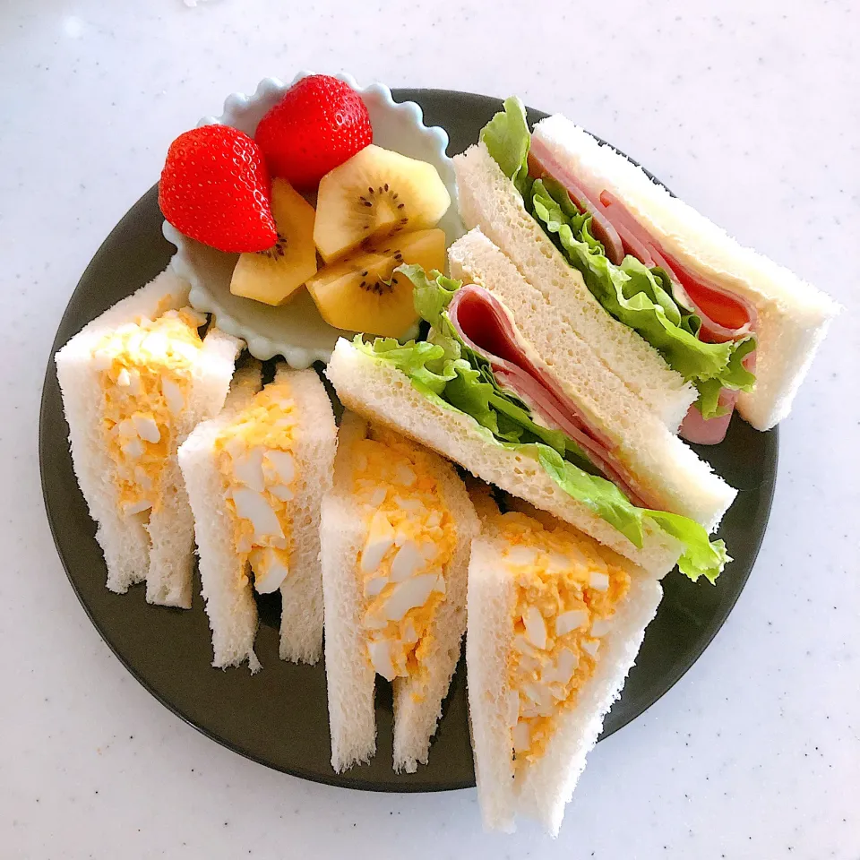 Snapdishの料理写真:サンドイッチ朝ご飯🥪|emichococo625さん