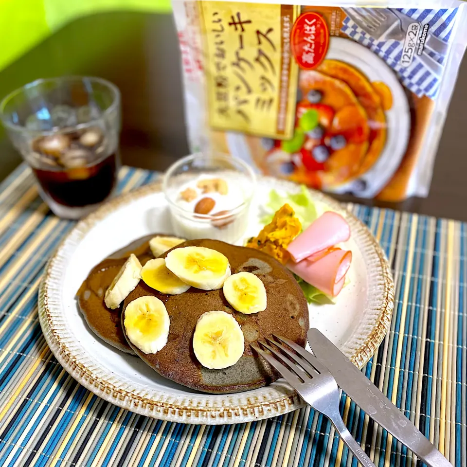 Snapdishの料理写真:ギルトフリー黒胡麻パンケーキ🥞|ちぐあささん