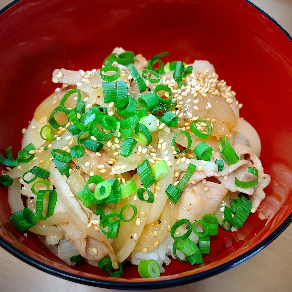 玉ねぎと豚バラの塩豚丼|野原 資子さん