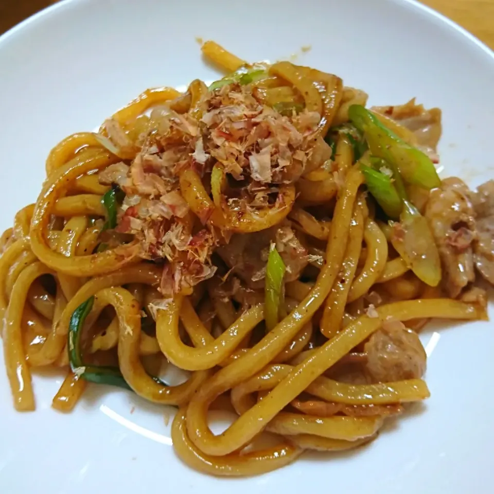 Snapdishの料理写真:お昼は焼きうどん|しまだ ちえこさん