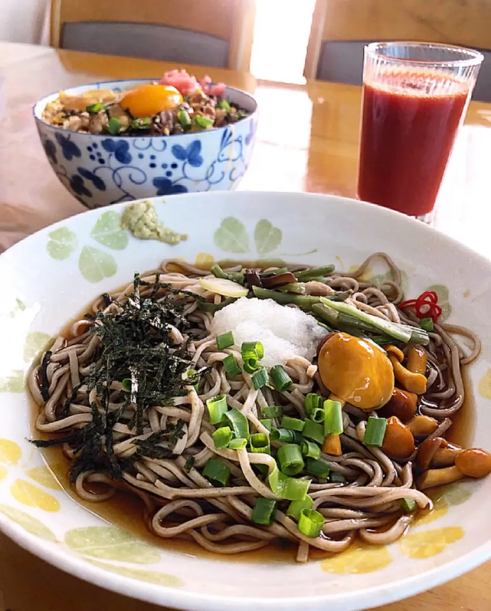 Snapdishの料理写真:手打ち自家製麺 冷なめこ山菜おろし蕎麦&牛玉とじ丼|ガク魁‼︎男飯さん