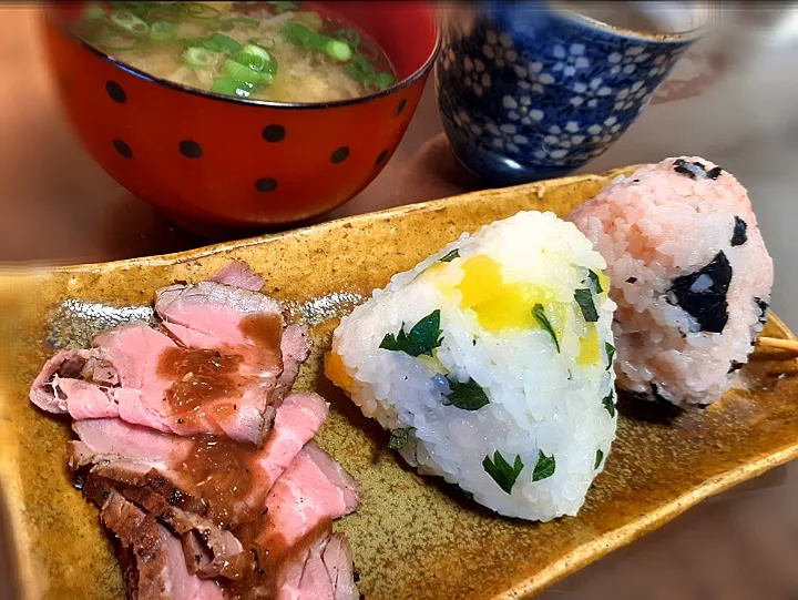 おにぎり🍙
　（たくあんと青じそ）
    （明太子と海苔）
ローストビーフ🐮|びせんさん