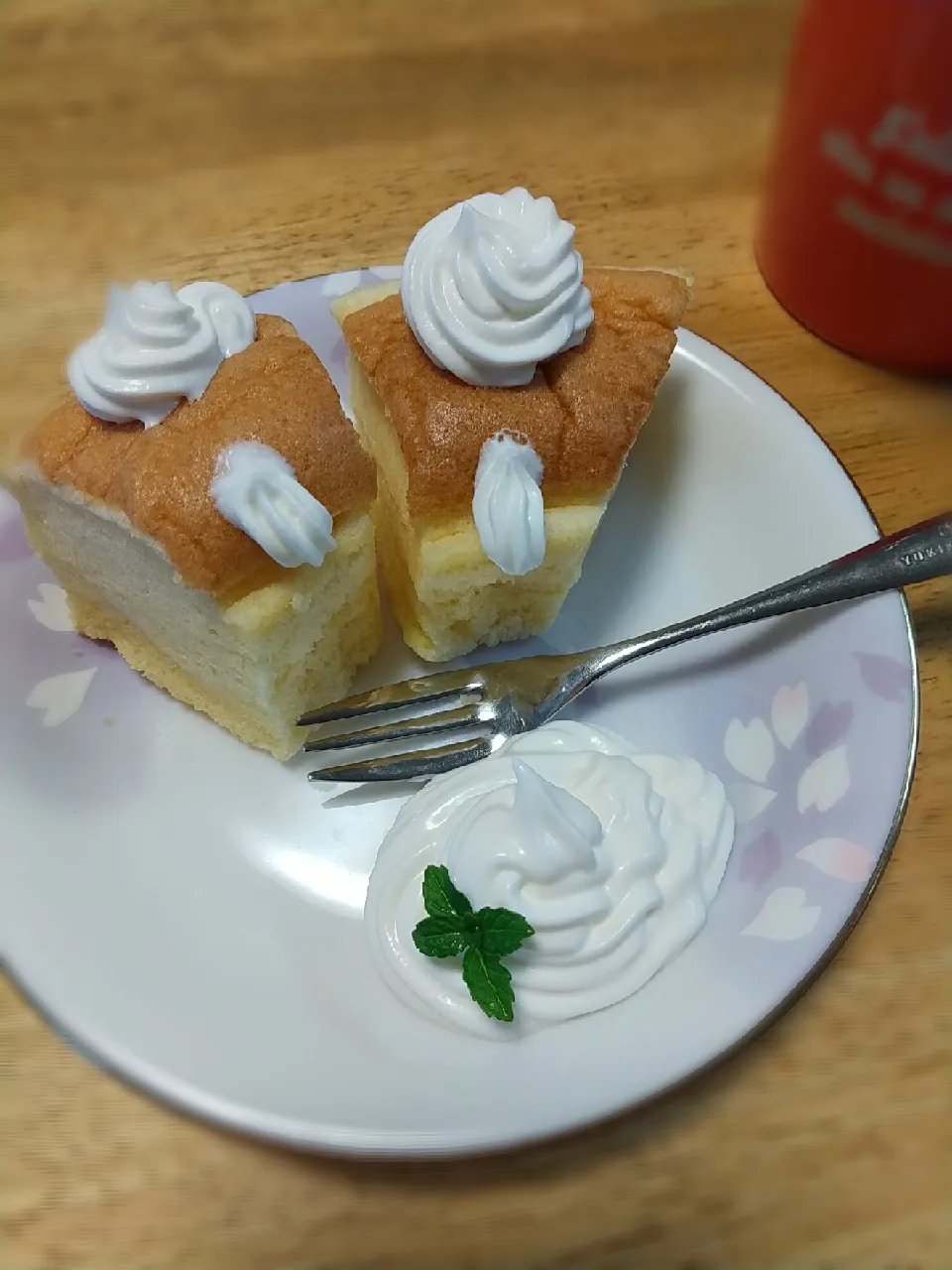 シフォンケーキ　ホイップクリーム添え|fukaさん